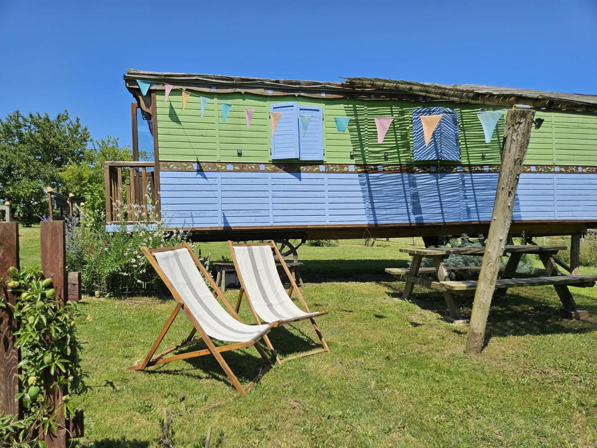 Roulotte Fleur Des Champs Vila Sigalens Exterior foto